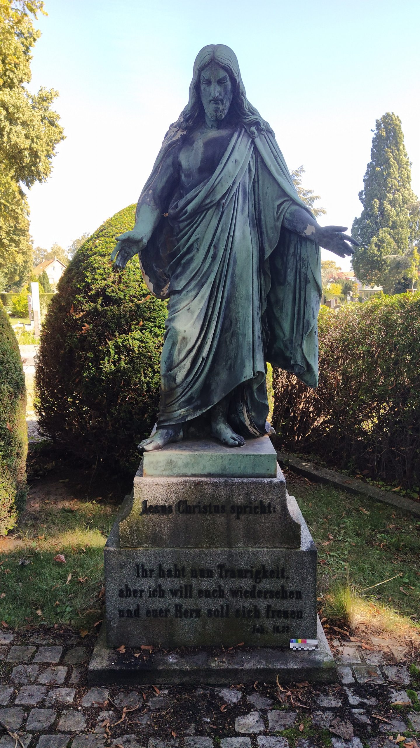 01_VZ_Vorderseite mit Sockel